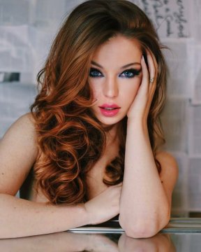 AnaleLana aus Henegouwen,Belgien